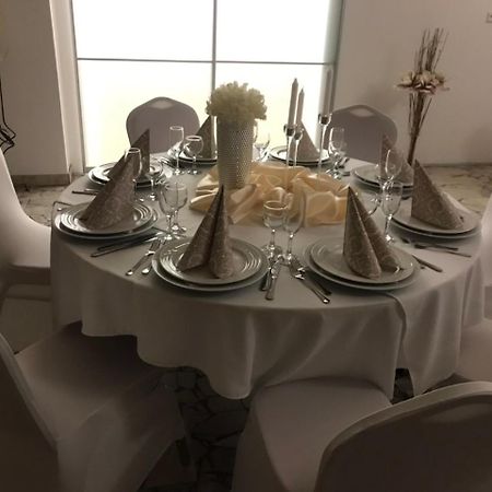 U Ferka Hotell Lemesany Exteriör bild