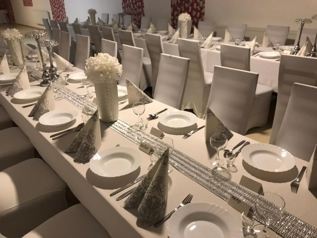 U Ferka Hotell Lemesany Exteriör bild