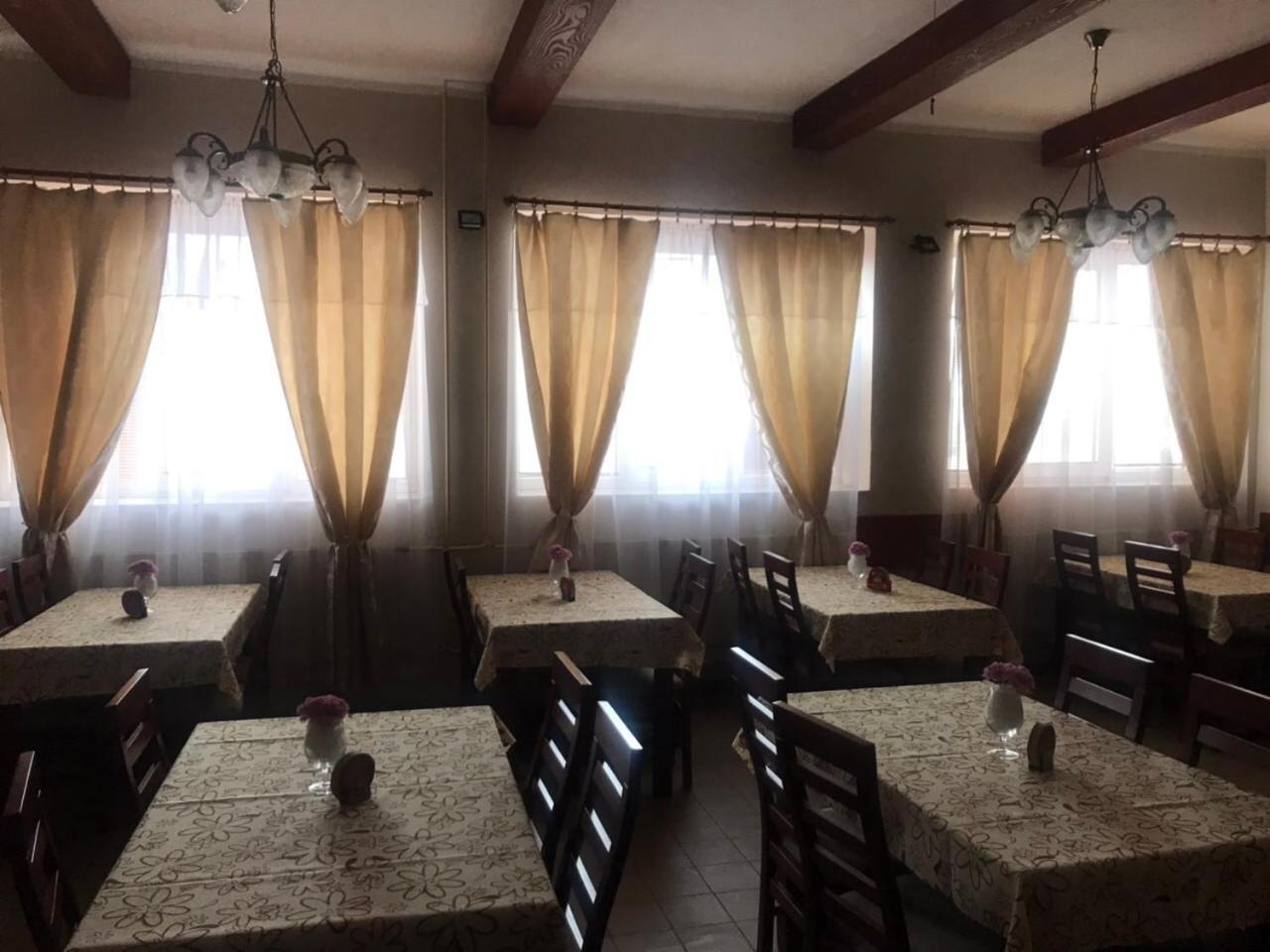 U Ferka Hotell Lemesany Exteriör bild