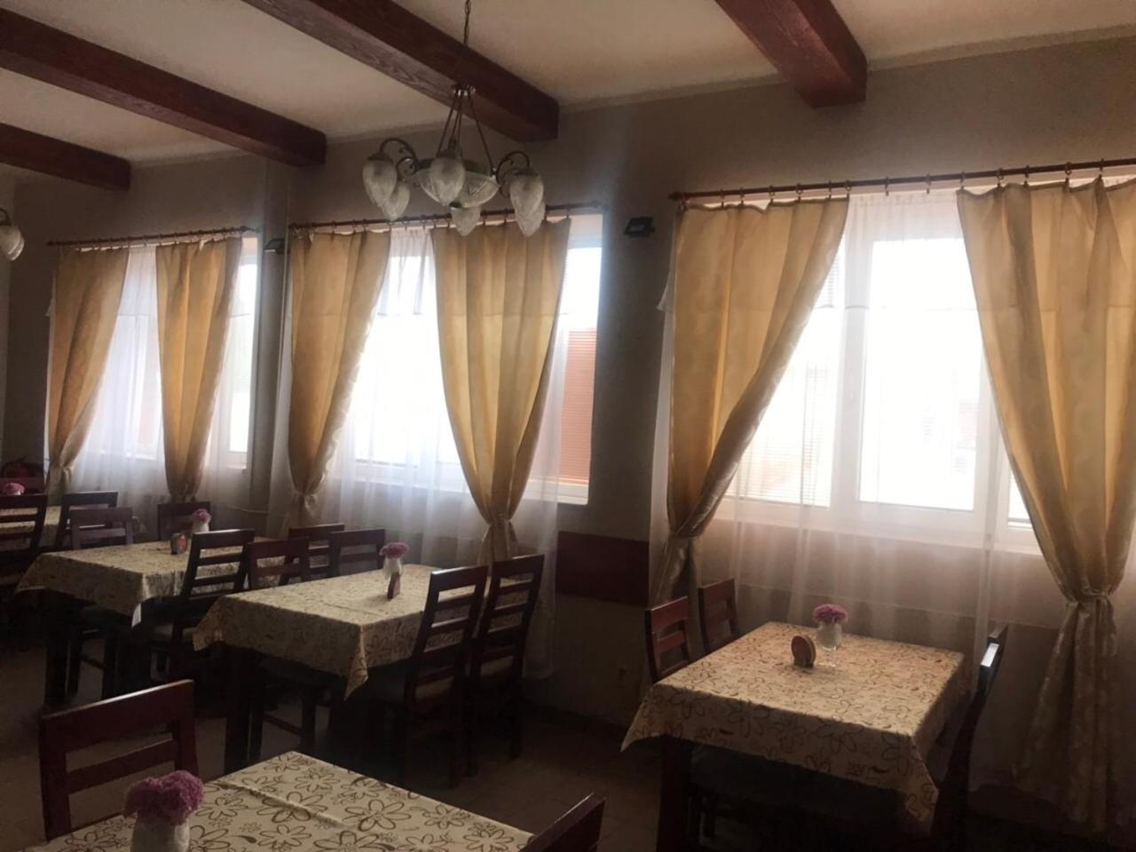 U Ferka Hotell Lemesany Exteriör bild