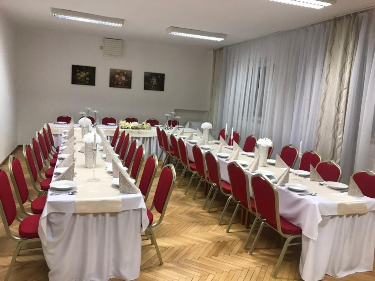 U Ferka Hotell Lemesany Exteriör bild
