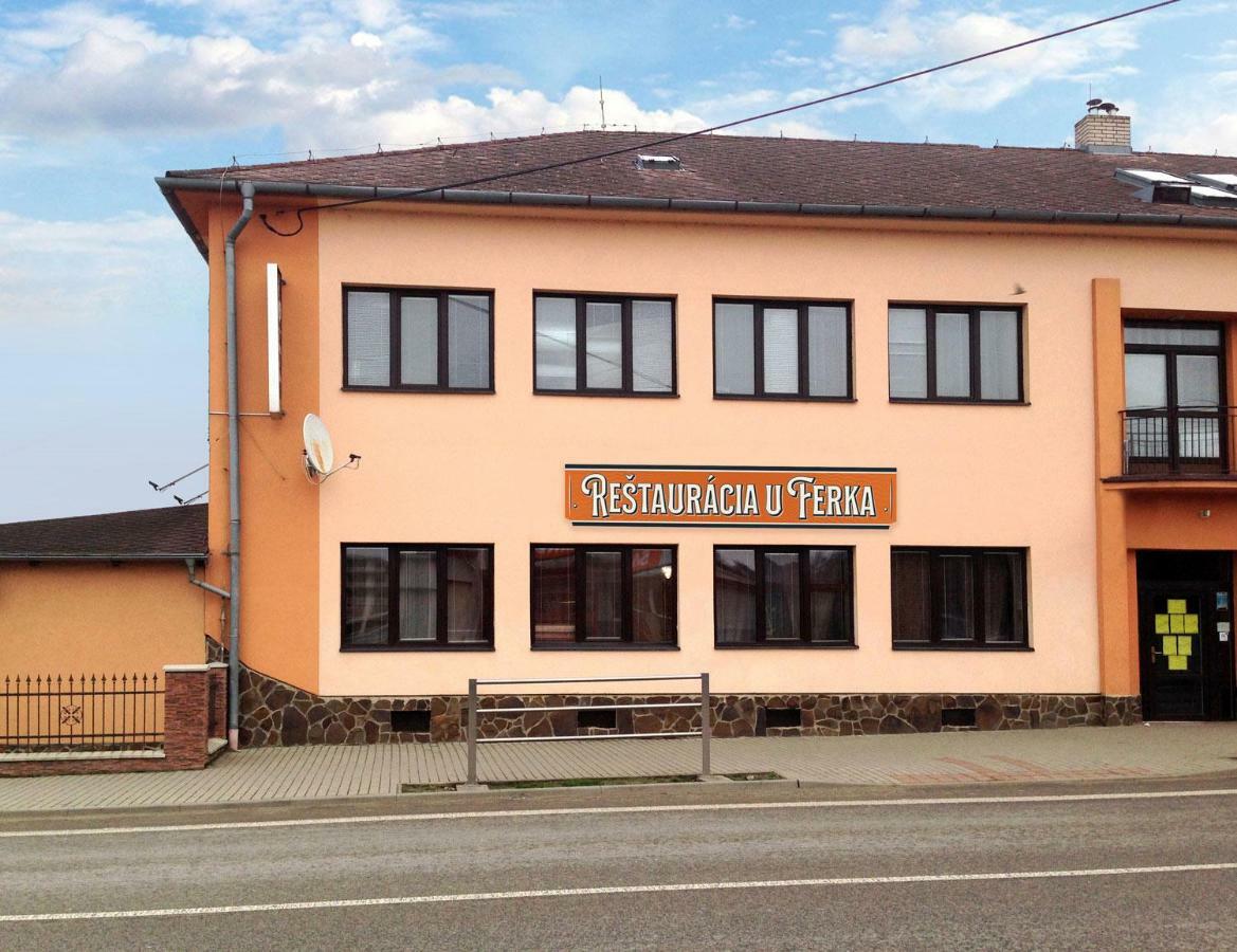 U Ferka Hotell Lemesany Exteriör bild