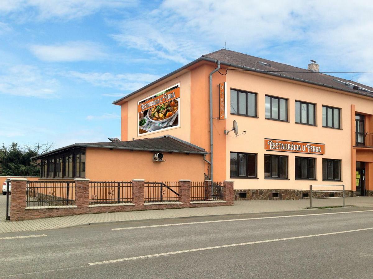 U Ferka Hotell Lemesany Exteriör bild
